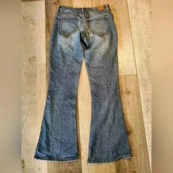 𝐆u𝐞s𝐬  𝐖o𝐦e𝐧'𝐬 𝐉e𝐚n𝐬 𝟐6𝐖x𝟑3𝐋 𝐄U𝐂 - Picture 2 of 8